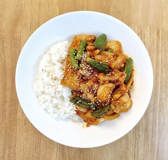 家常豆腐盖饭home-style stir-fried tofu w/r